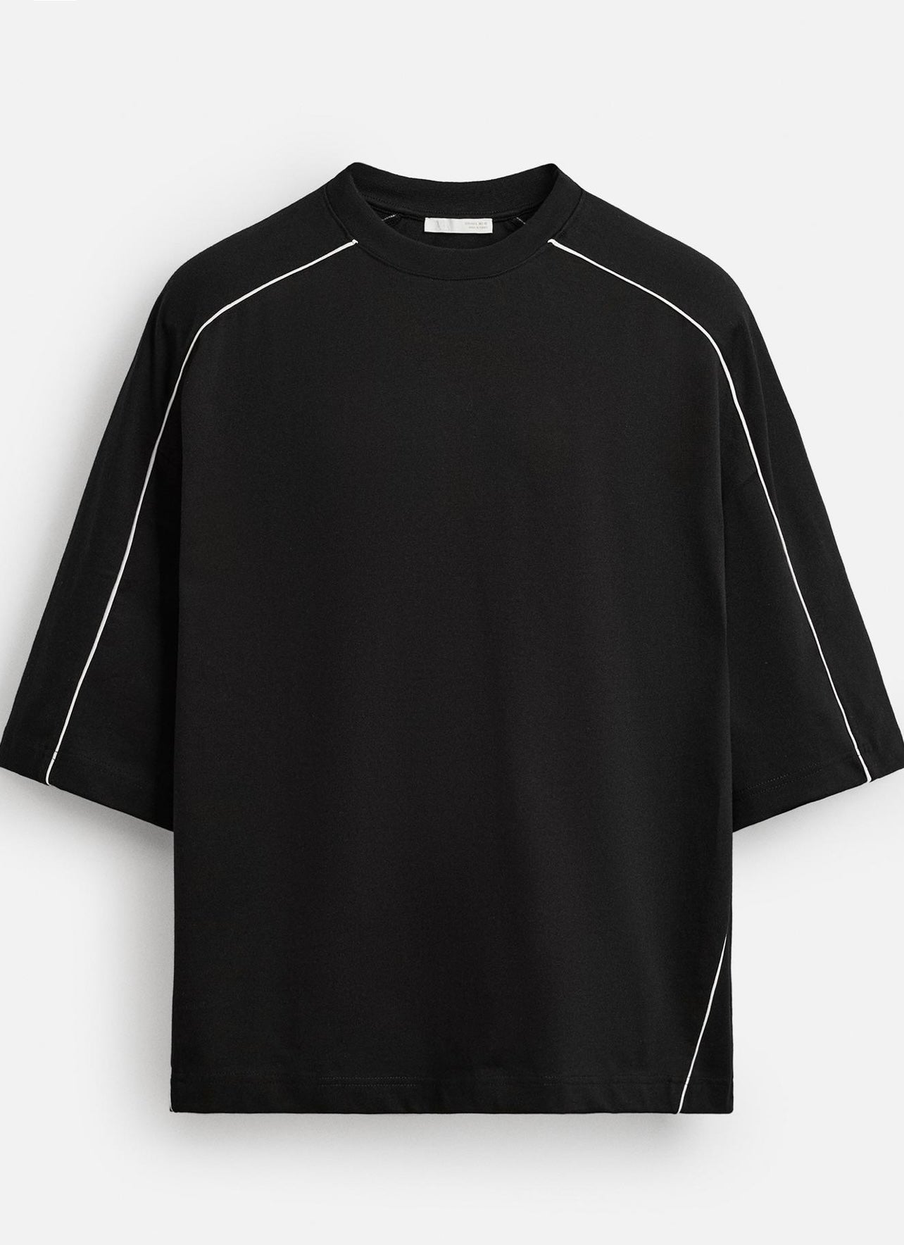 CONTRAST OVERSIZED TEE