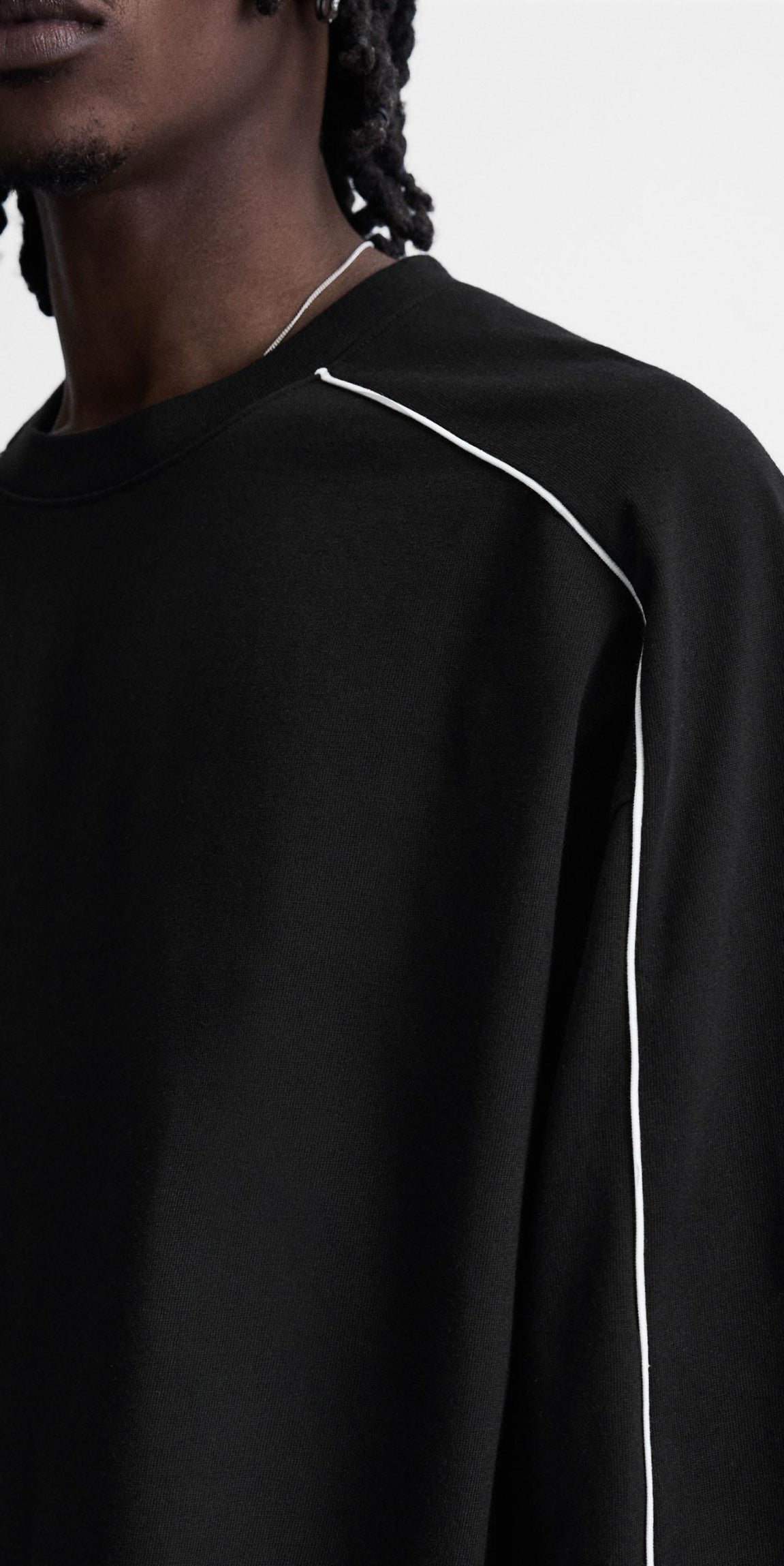 CONTRAST OVERSIZED TEE