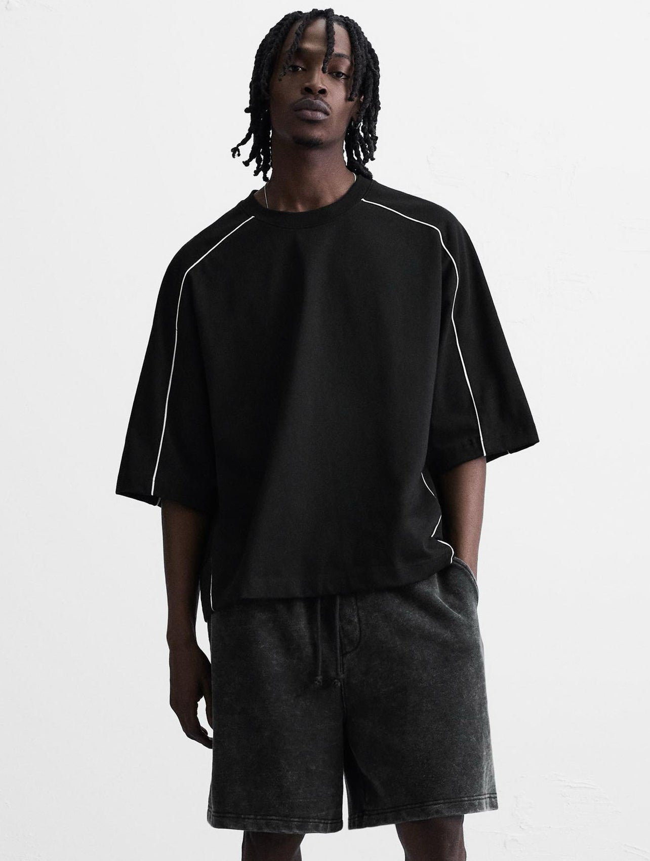 CONTRAST OVERSIZED TEE